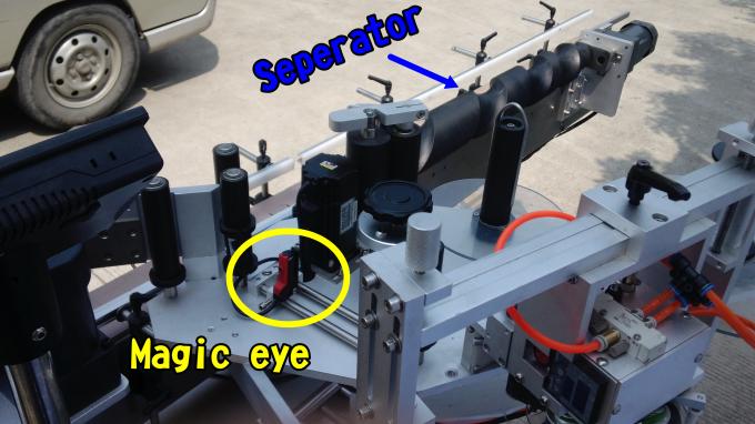 Máquina aplicadora de etiqueta de esmalte adesivo para garrafas redondas 220V 1.5HP 50 / 60HZ