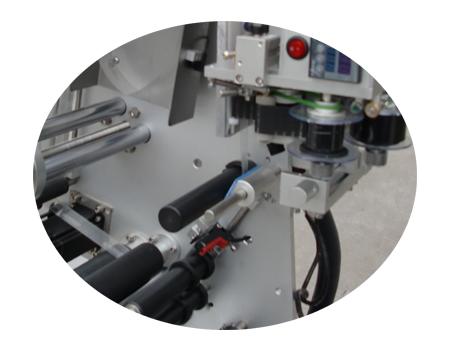 Máquina de rotulagem de garrafa pequena de 10ml com etiqueta de rótulo de dupla camada de certificado