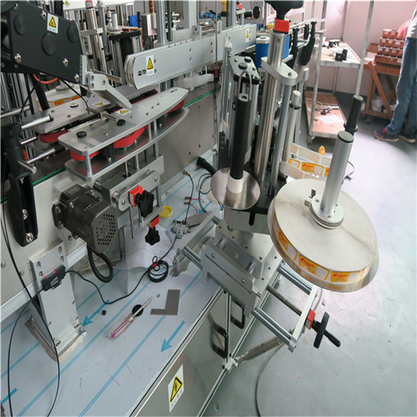 Máquina de rotulagem autoadesiva linear três para frente / costas / pescoço Bebidas / Alimentos / Química Diária