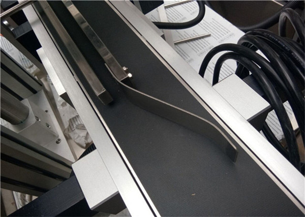 Máquina de etiquetagem de topo totalmente automática para etiquetagem de sacos de plástico vazio