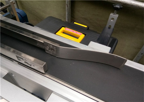 Máquina automática de rotulagem superior para garrafa / jarra / recipiente