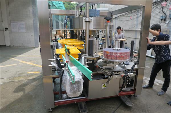 Máquina de rotulagem de adesivos rotativos Onefold para garrafa de cerveja de suco AC380V 50Hz 5,5KW