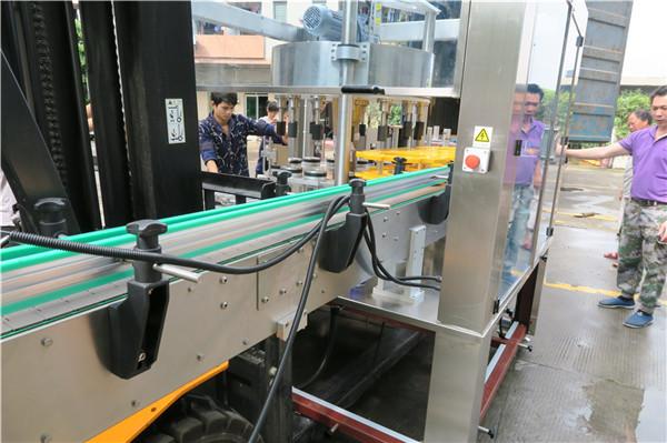 Máquina aplicadora automática de etiqueta frontal / traseira Velocidade do equipamento 18000B / H