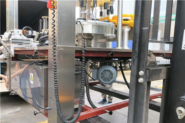 Máquina de rotulagem de etiqueta rotativa de garrafa redonda Espessura do equipamento ≥ 30mm