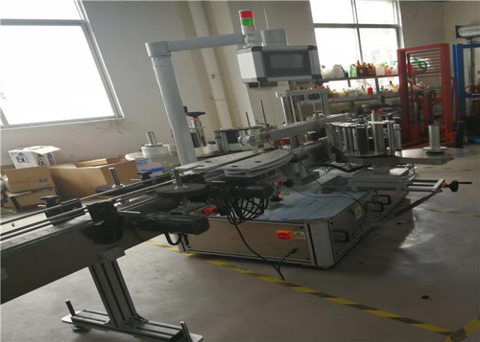 Máquina de rotulagem de adesivos autoadesivos para produtos químicos, garrafa de plástico de água Stick 3 etiquetas