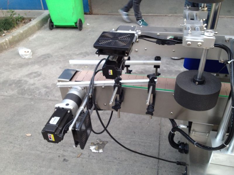 Máquina aplicadora de etiqueta de cola derretida fria / úmida da China para garrafa redonda Fonte de alimentação 50HZ 380V