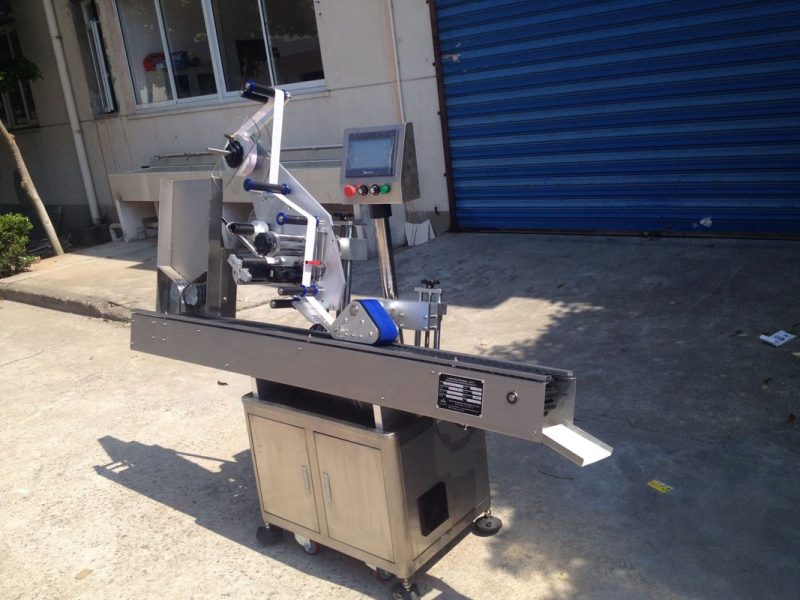 China Máquina de rotulagem automática de etiqueta autoadesiva de garrafa redonda de 12-25 mm de diâmetro para fornecedor de cosméticos em batom