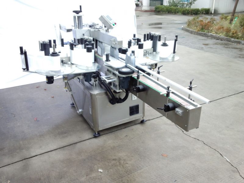 Máquina automática de rotulagem de adesivos de dois lados da China com frente e verso para oval, redondo, garrafa Aquare fornecedor fixo