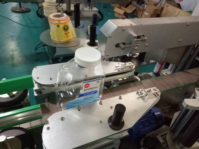 China SUS304 Máquina de rotulagem de etiqueta quadrada para garrafa de dois lados com gabinete e produtos de higiene pessoal fornecedor