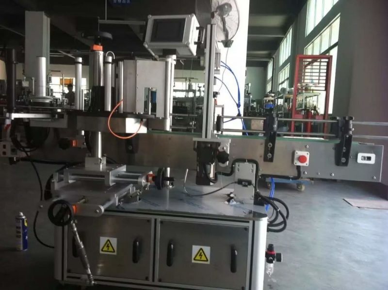 Máquina de rotulagem de adesivos para garrafas redondas de suco de frutas / vegetais da China para fornecedor da indústria de bebidas