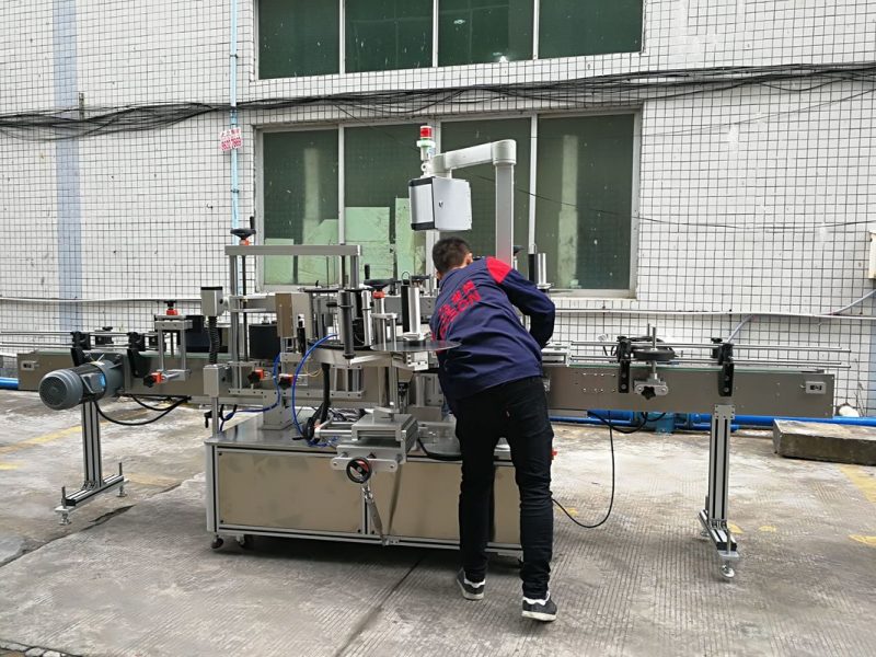 China Máquina automática de rotulagem de garrafas de água para vidro / garrafa PET